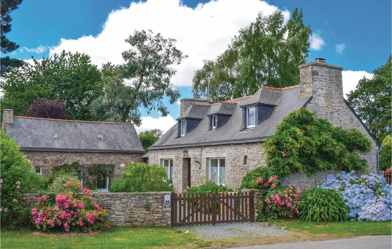 Nice Home In Plehedel With Wifi Vakantiehuis