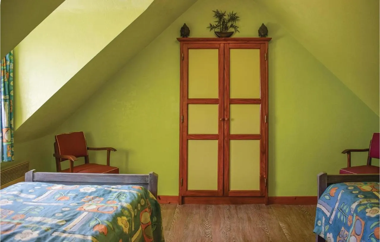Nice Home In Plehedel With Wifi